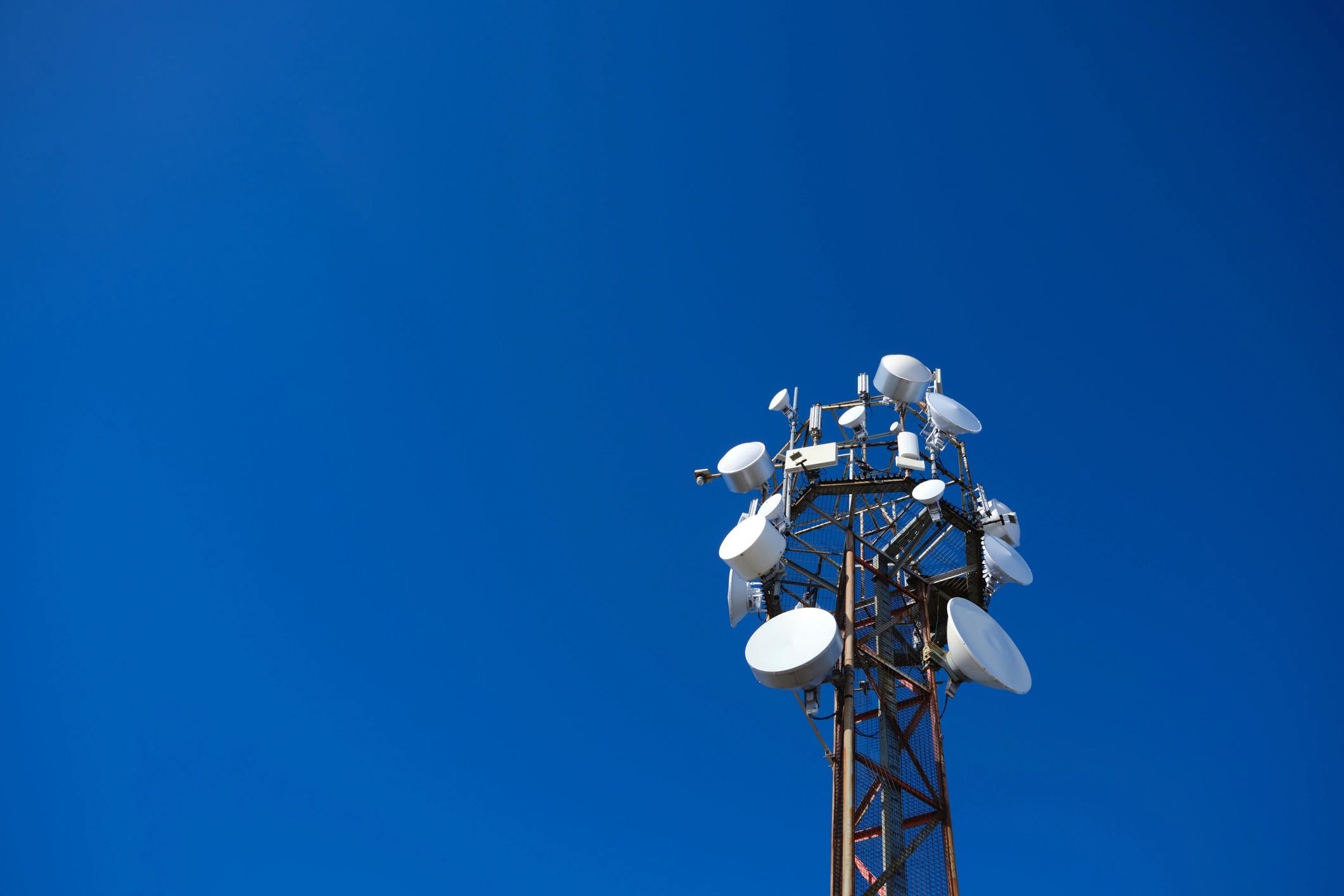 Telecommunications infrastructure supporting reliable connectivity